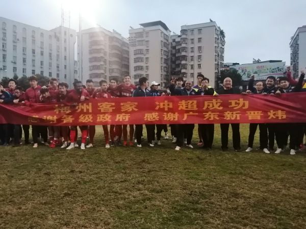 克亚尔也已经缺席了多场比赛，他在今天仍在进行单独训练，所以他也无法参加对阵弗洛西诺内的比赛。